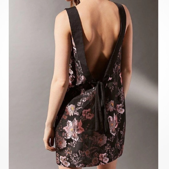 Urban Outfitters Dresses & Skirts - Urban outfitters jacquie jaquard floral tie back dress xs
